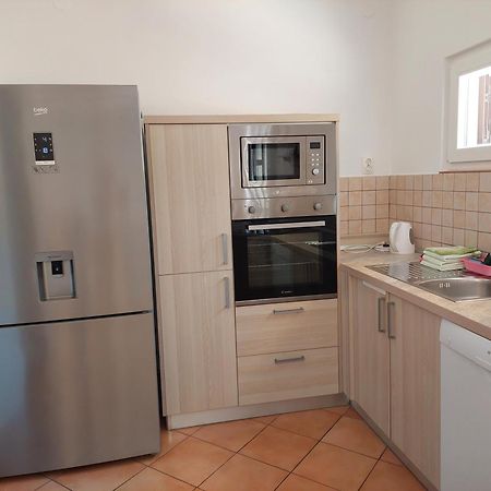 Apartments Dora, With A Beautiful View Of The Bay, Near The Sea And Center Vrboska Ruang foto