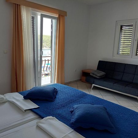 Apartments Dora, With A Beautiful View Of The Bay, Near The Sea And Center Vrboska Ruang foto