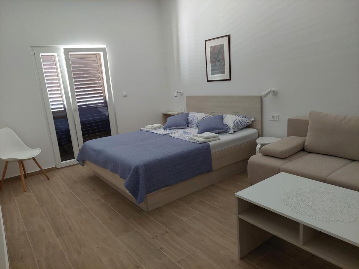 Apartments Dora, With A Beautiful View Of The Bay, Near The Sea And Center Vrboska Bagian luar foto