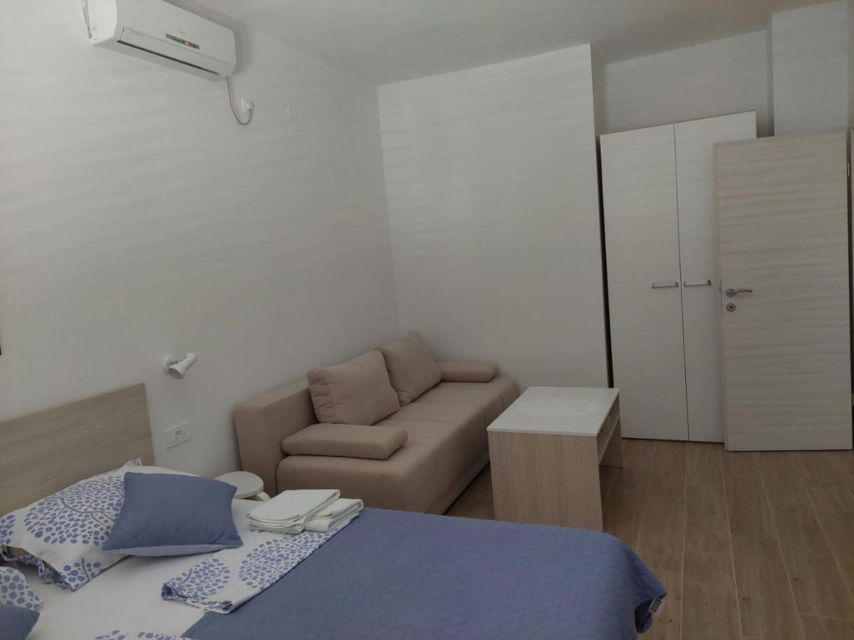 Apartments Dora, With A Beautiful View Of The Bay, Near The Sea And Center Vrboska Bagian luar foto