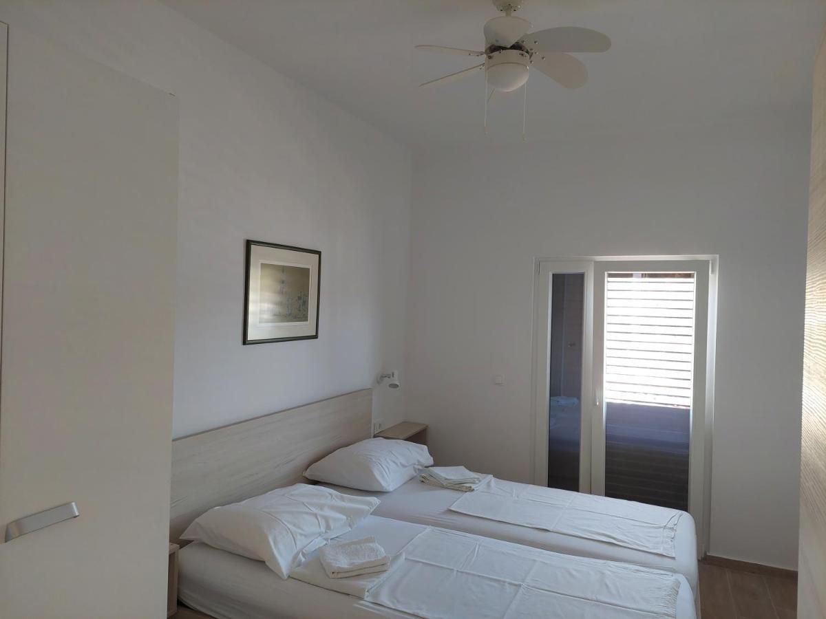 Apartments Dora, With A Beautiful View Of The Bay, Near The Sea And Center Vrboska Bagian luar foto