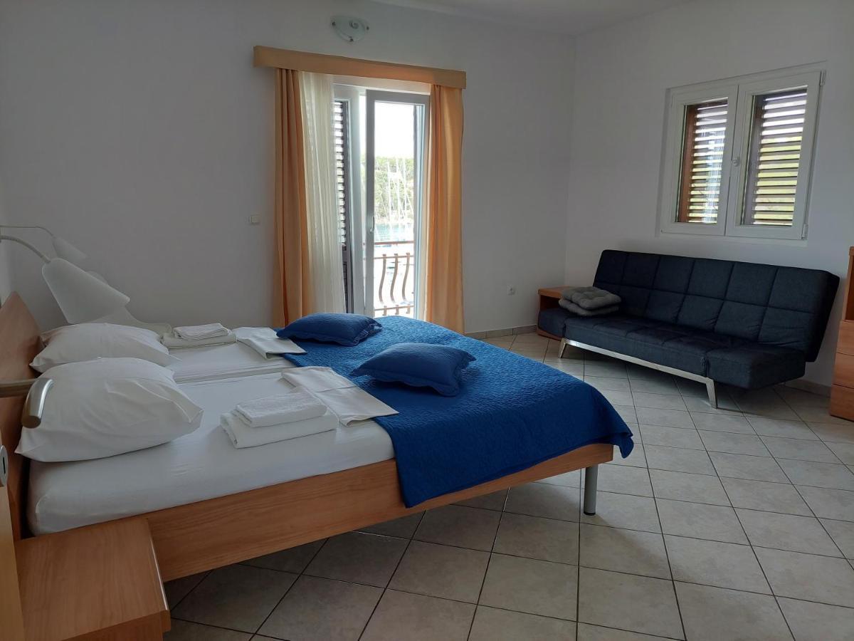 Apartments Dora, With A Beautiful View Of The Bay, Near The Sea And Center Vrboska Bagian luar foto