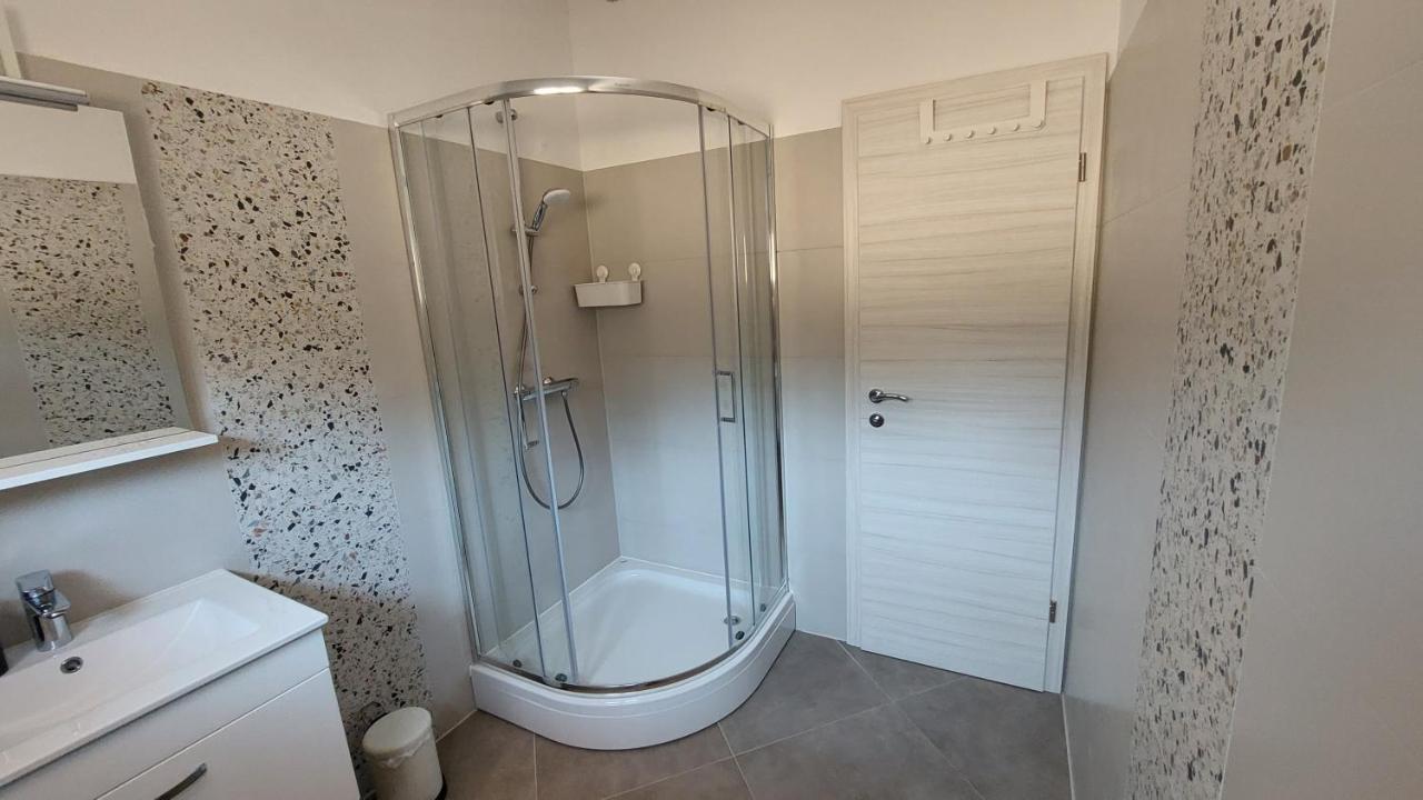 Apartments Dora, With A Beautiful View Of The Bay, Near The Sea And Center Vrboska Bagian luar foto