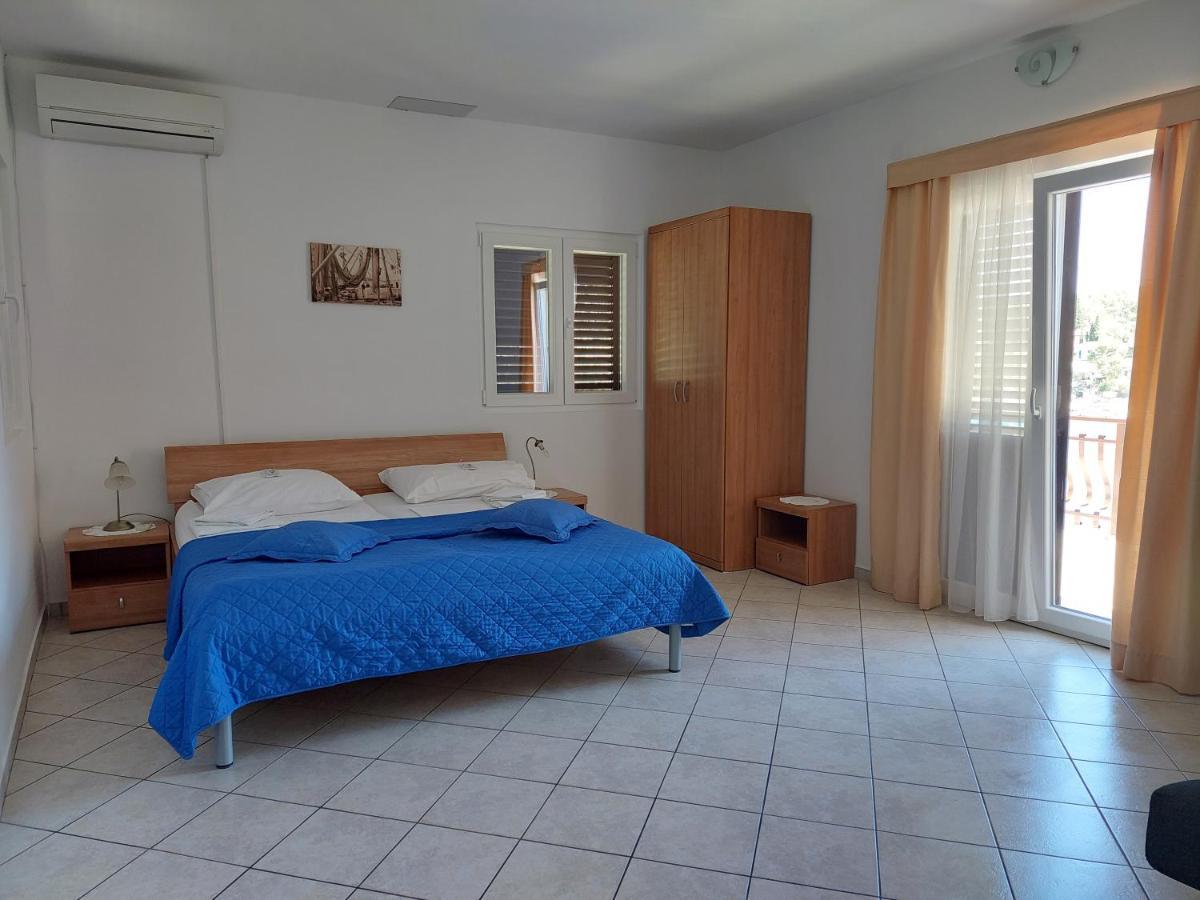 Apartments Dora, With A Beautiful View Of The Bay, Near The Sea And Center Vrboska Bagian luar foto