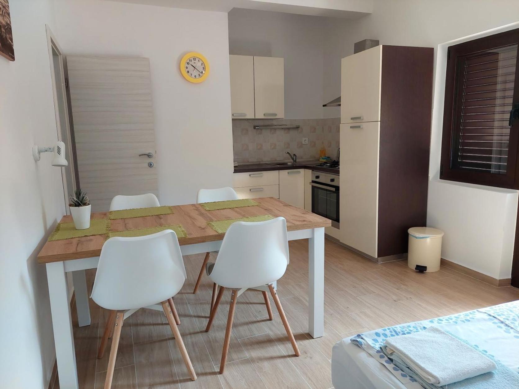 Apartments Dora, With A Beautiful View Of The Bay, Near The Sea And Center Vrboska Ruang foto
