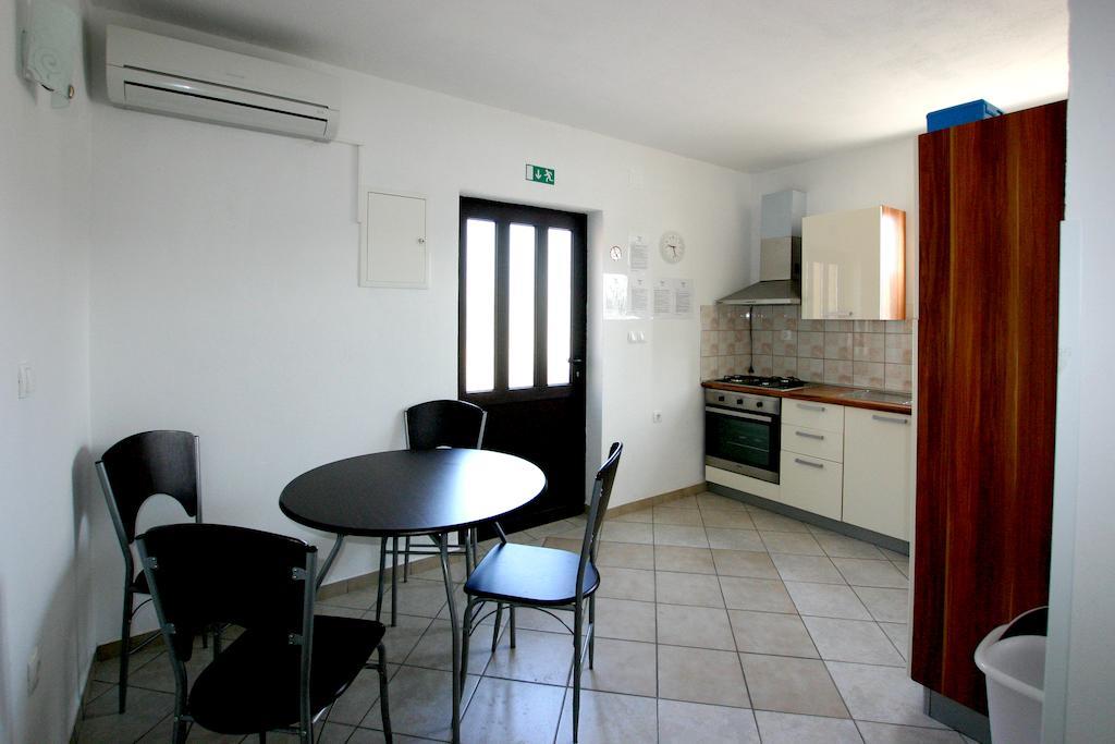 Apartments Dora, With A Beautiful View Of The Bay, Near The Sea And Center Vrboska Ruang foto