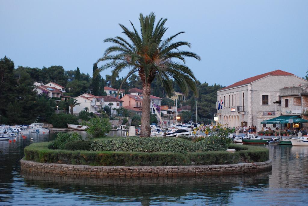 Apartments Dora, With A Beautiful View Of The Bay, Near The Sea And Center Vrboska Bagian luar foto