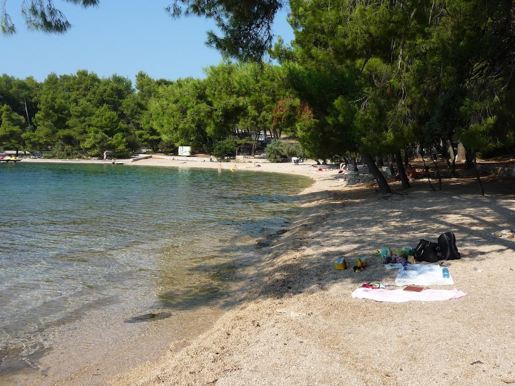 Apartments Dora, With A Beautiful View Of The Bay, Near The Sea And Center Vrboska Bagian luar foto