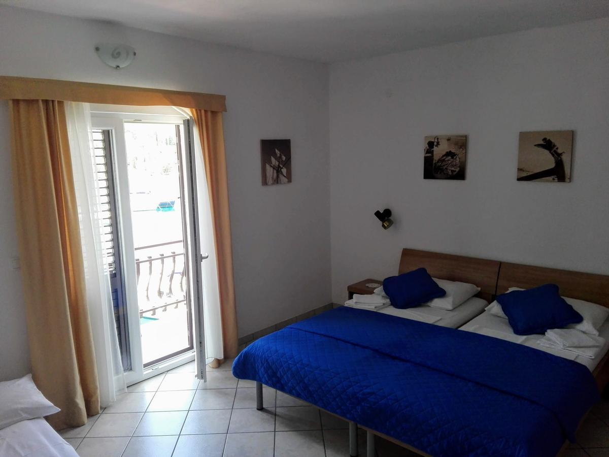 Apartments Dora, With A Beautiful View Of The Bay, Near The Sea And Center Vrboska Bagian luar foto