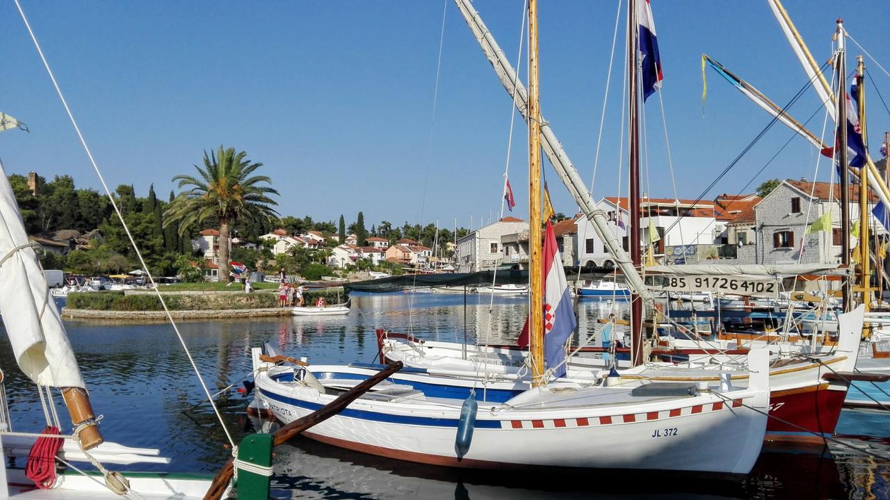Apartments Dora, With A Beautiful View Of The Bay, Near The Sea And Center Vrboska Bagian luar foto