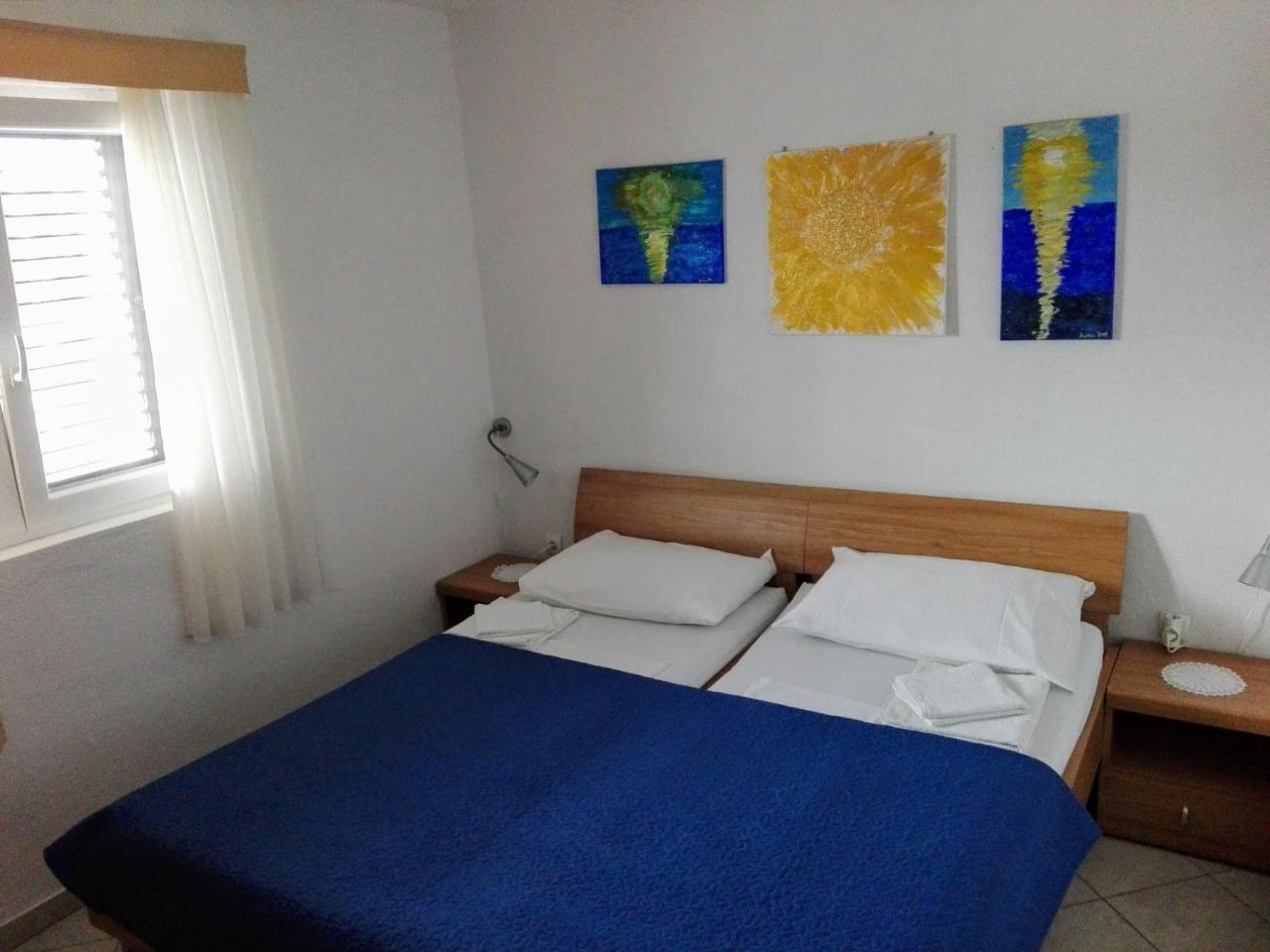 Apartments Dora, With A Beautiful View Of The Bay, Near The Sea And Center Vrboska Bagian luar foto